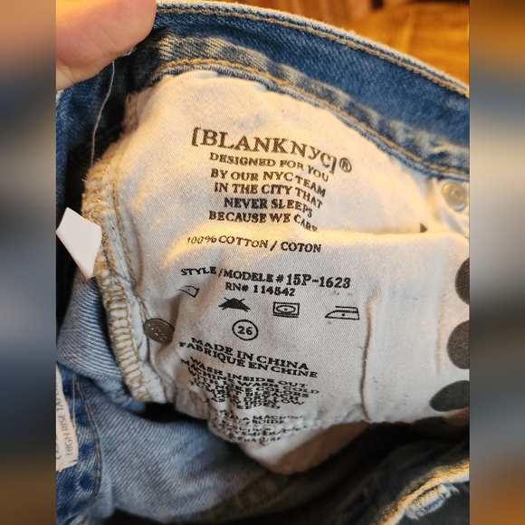 Blank NYC High Rise Tapered Leg Distressed Jeans Size 26 - Picture 12 of 12